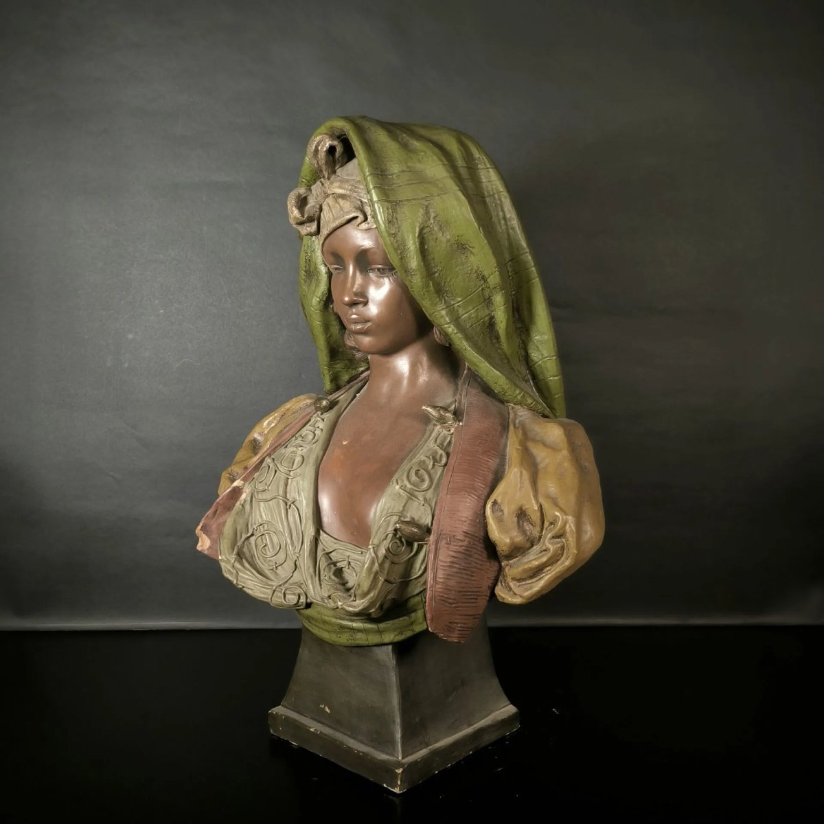 GOLDSCHEIDER éditeur. Buste de jeune fille orientale. Terre cuite polychrome circa 1900-photo-4
