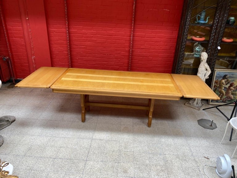 Guillerme et Chambron , grande table de salle a manger en chêne , Edition Votre Maison 1970-photo-4