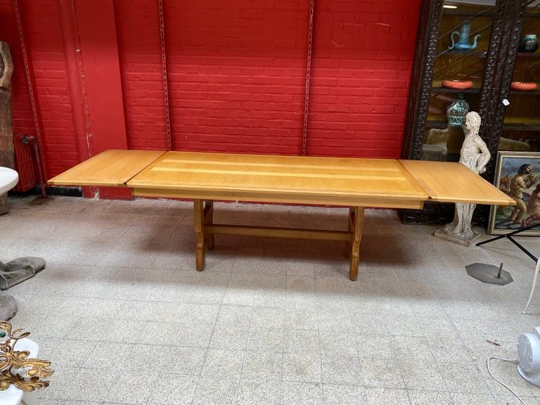 Guillerme et Chambron , grande table de salle a manger en chêne , Edition Votre Maison 1970-photo-4