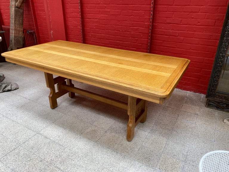 Guillerme et Chambron , grande table de salle a manger en chêne , Edition Votre Maison 1970
