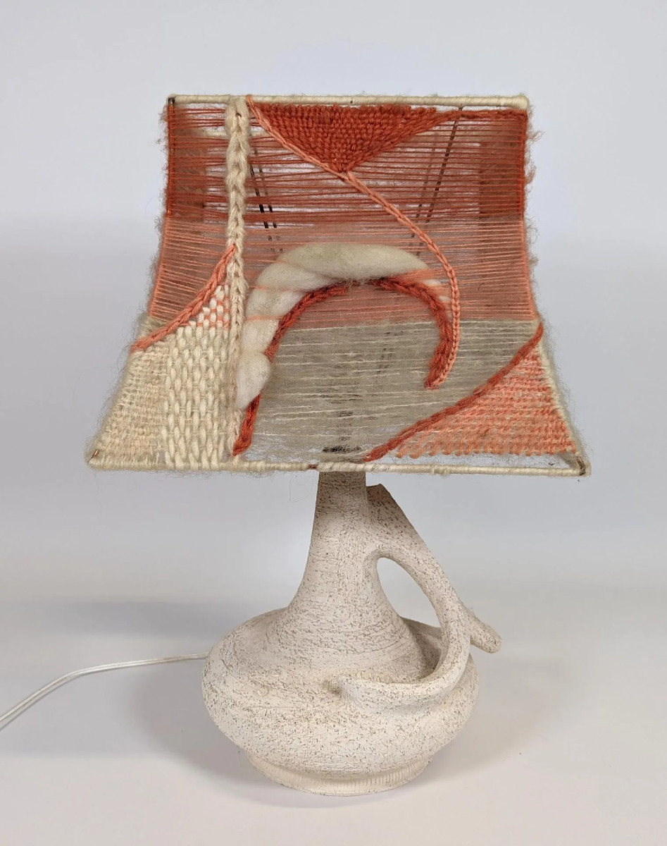  lampe en terre cuite blanche de forme libre et son abat-jour -photo-1