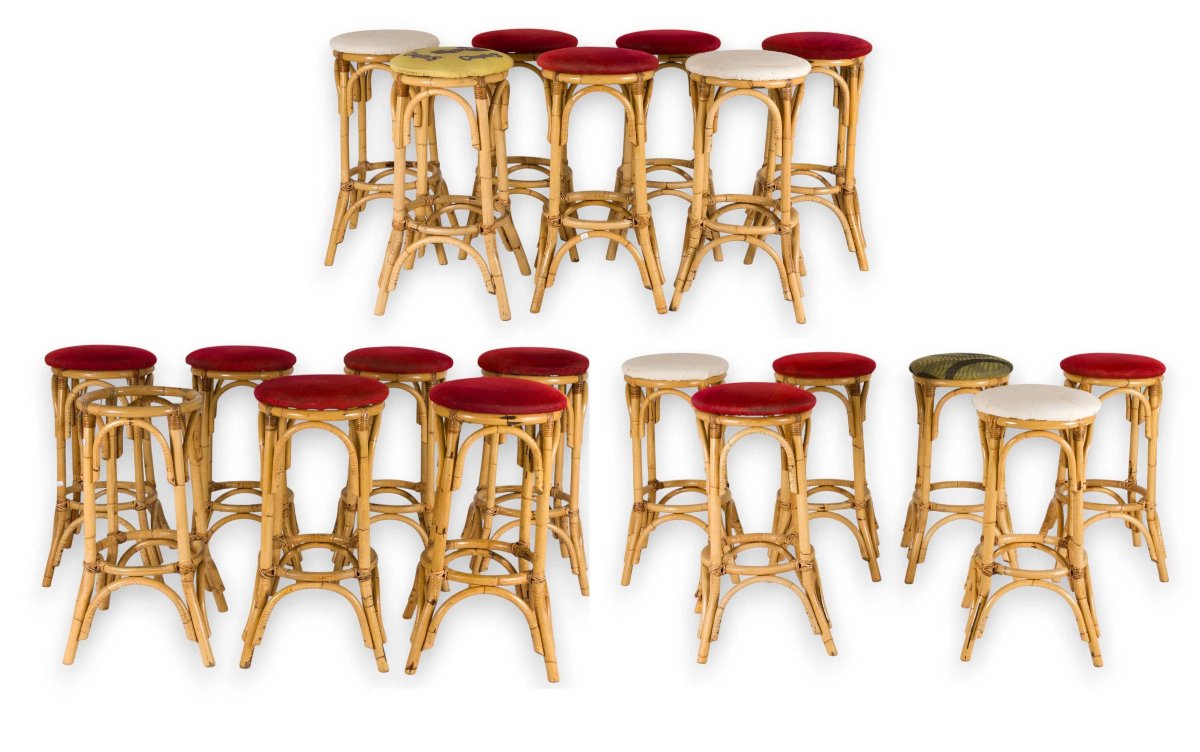 Rare série de 20 hauts tabourets de bar vintage