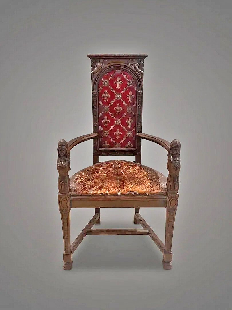 FAUTEUIL à décor néogothique, les accotoirs figurants des personnages moyenâgeux XIXème-photo-3