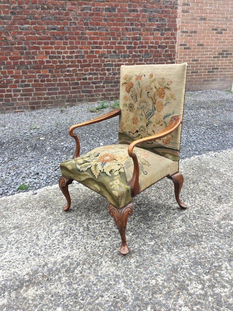 Large Old Queen Anne Style Armchair, Tapestry In Arm Chair Points In Good Condition-photo-3