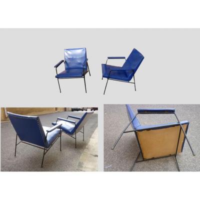 Paire De Fauteuils 1960 A Structure En Metal Laque, Recouvert De Skai Bleu, Edition Steiner