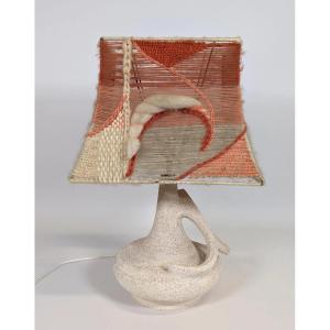 lampe en terre cuite blanche de forme libre et son abat-jour