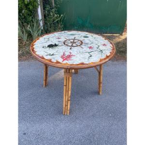 haut guéridon ou table en bambou, plateau décor marin en céramique circa 1950