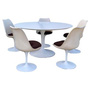 Eero Saarinen, Set Of A Table And 6 Chairs (5 + 1) Knoll Edition Circa 1960/1970