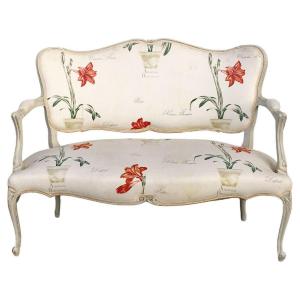 Canapé De Style Louis XV, Recouvert d'Un Original Tissu A Fleurs Circa 1950