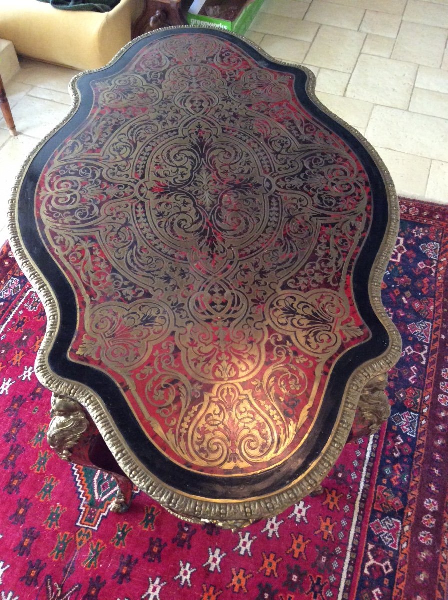 Table De Milieu En Marqueterie « boulle » écaille Rouge Et Laiton