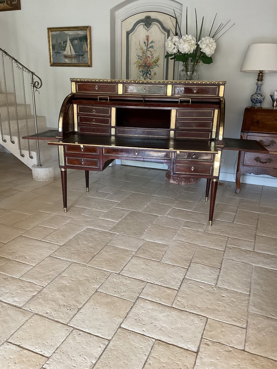Cylindre Louis XVI Desk With Cloverleaf Locks In Mahogany