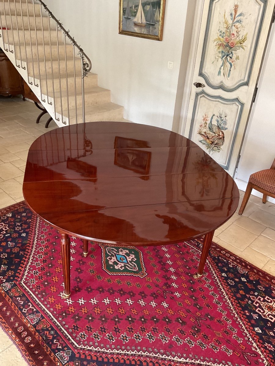 Table de salle à manger Louis XVI  à 6 Pieds En Acajou Massif Verni .