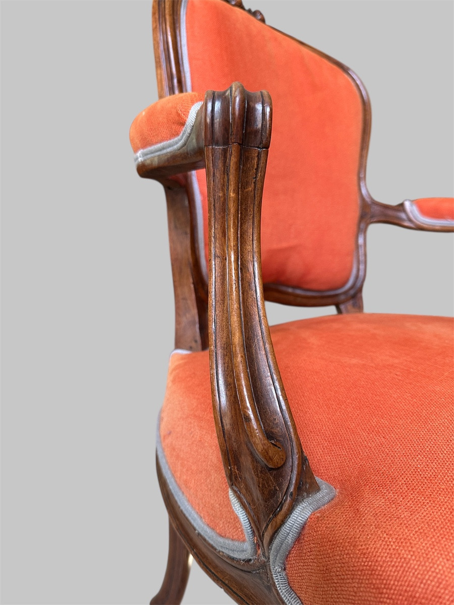Important Louis XV Cabriolet Armchair -photo-1