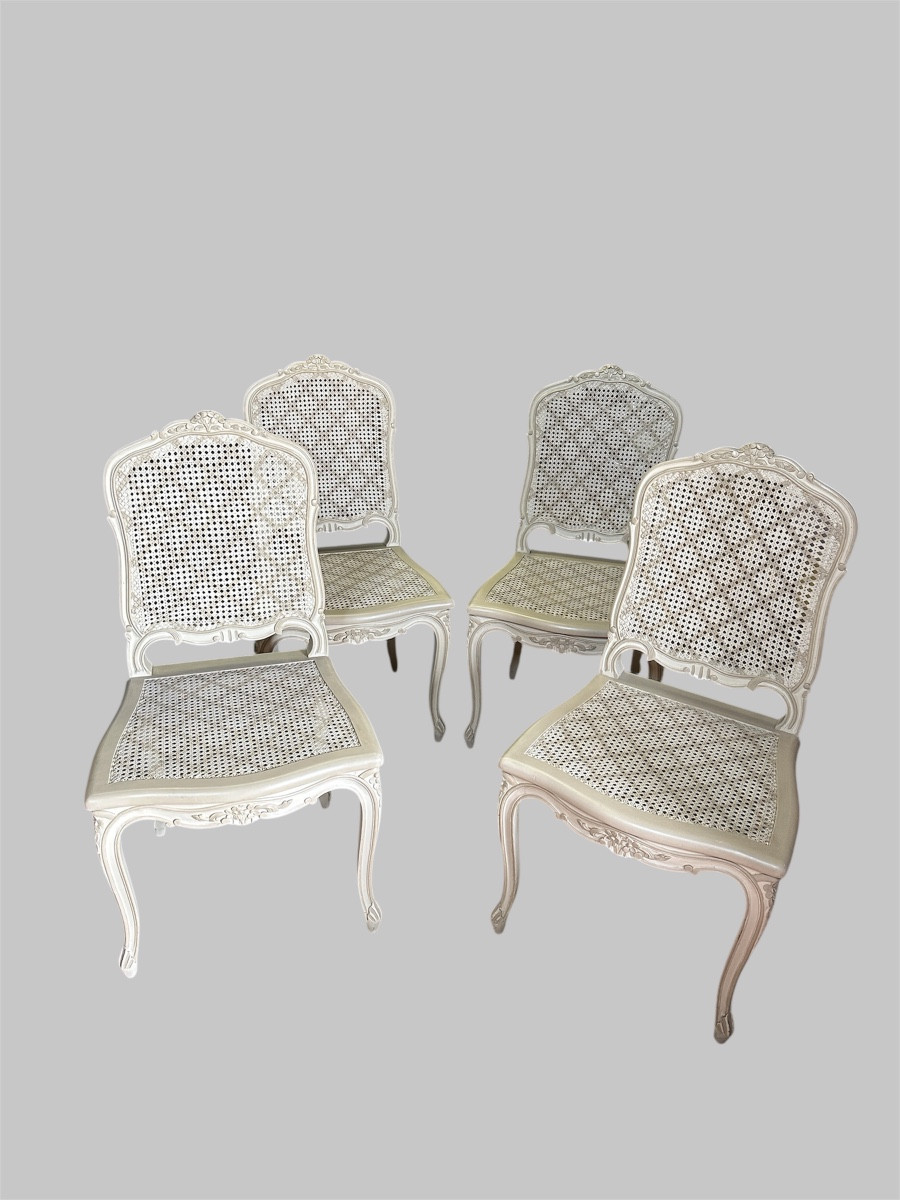 Suite de 4 chaises cannées de style Louis XV