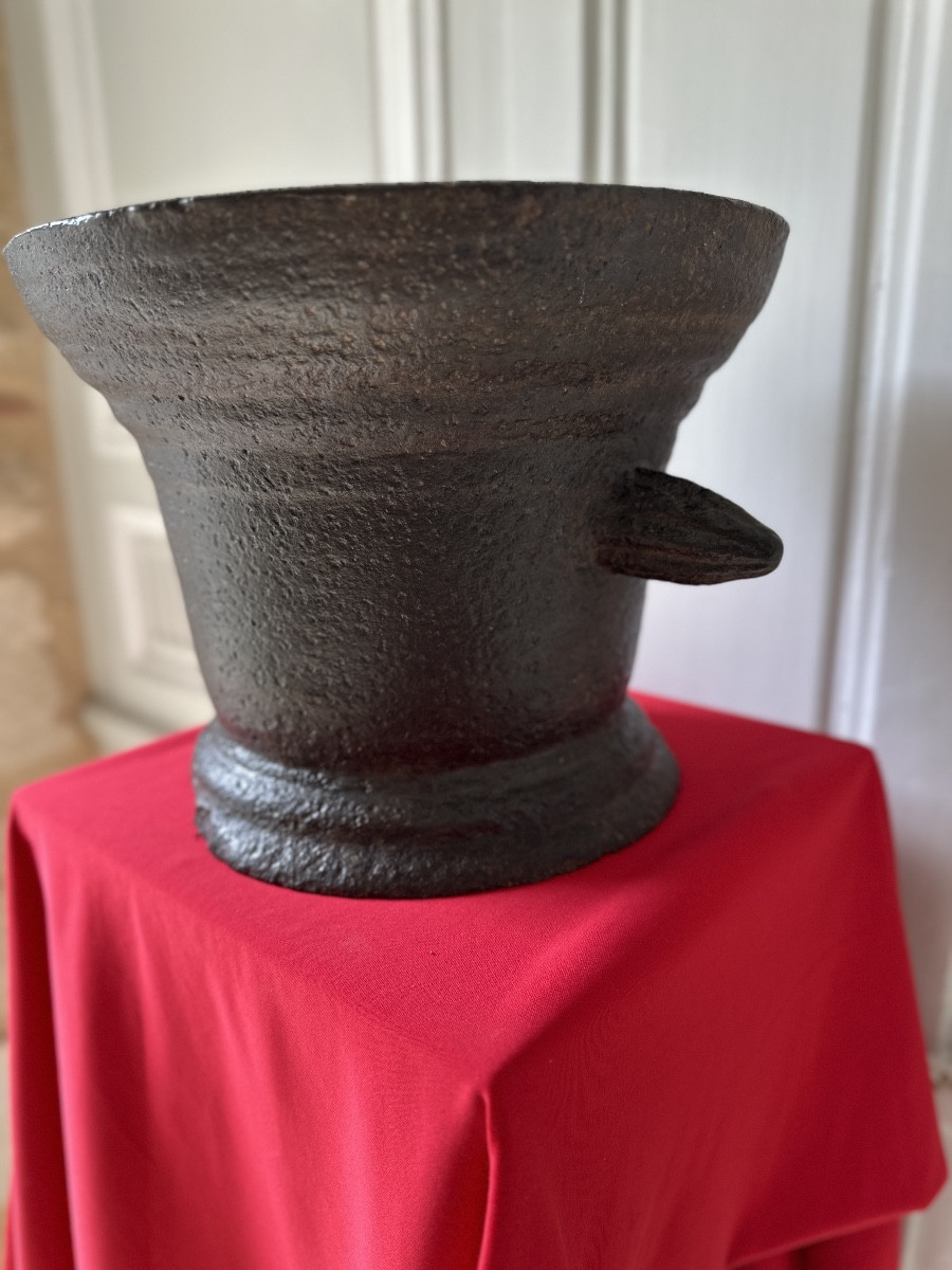 Important Cast Iron Mortar From The 17th Century-photo-3