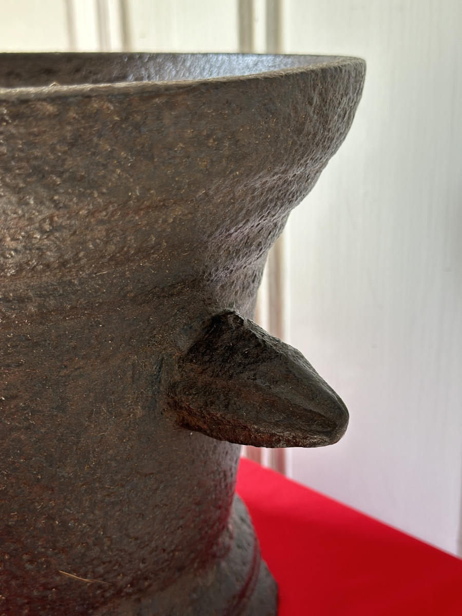 Important Cast Iron Mortar From The 17th Century-photo-2
