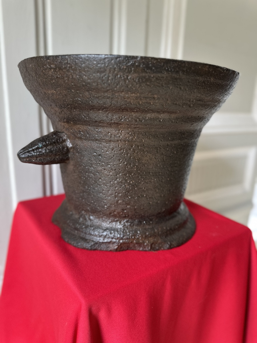 Important Cast Iron Mortar From The 17th Century-photo-8