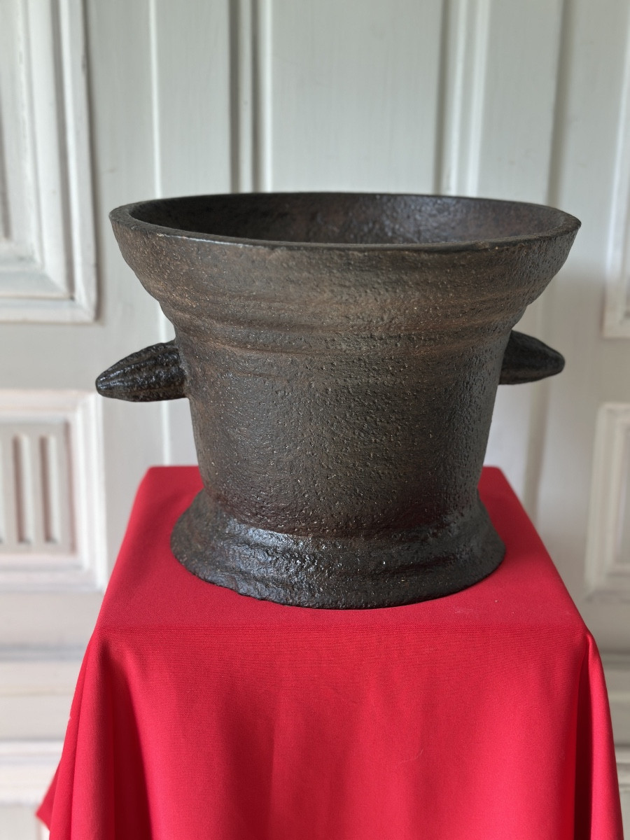 Important Cast Iron Mortar From The 17th Century