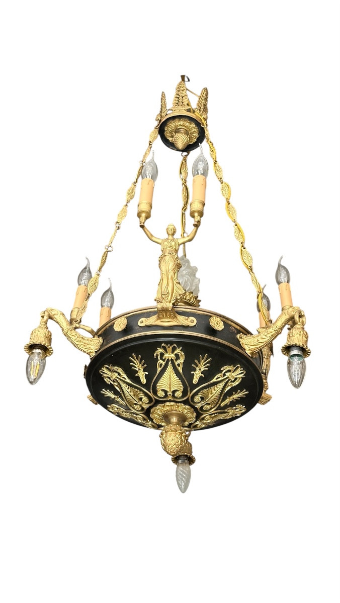 Beau lustre Empire aux Cariatides en bronze doré et tôle patiné