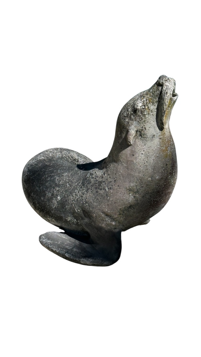 Ancienne Sculpture de phoque en pierre reconstituée-photo-1