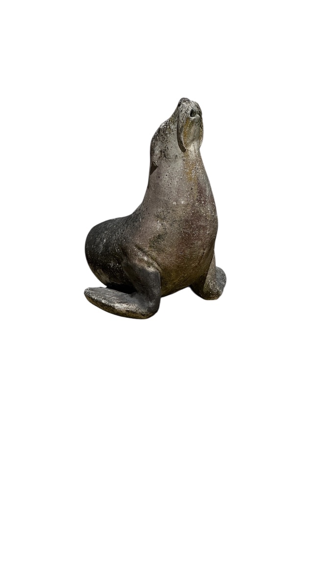 Ancienne Sculpture de phoque en pierre reconstituée