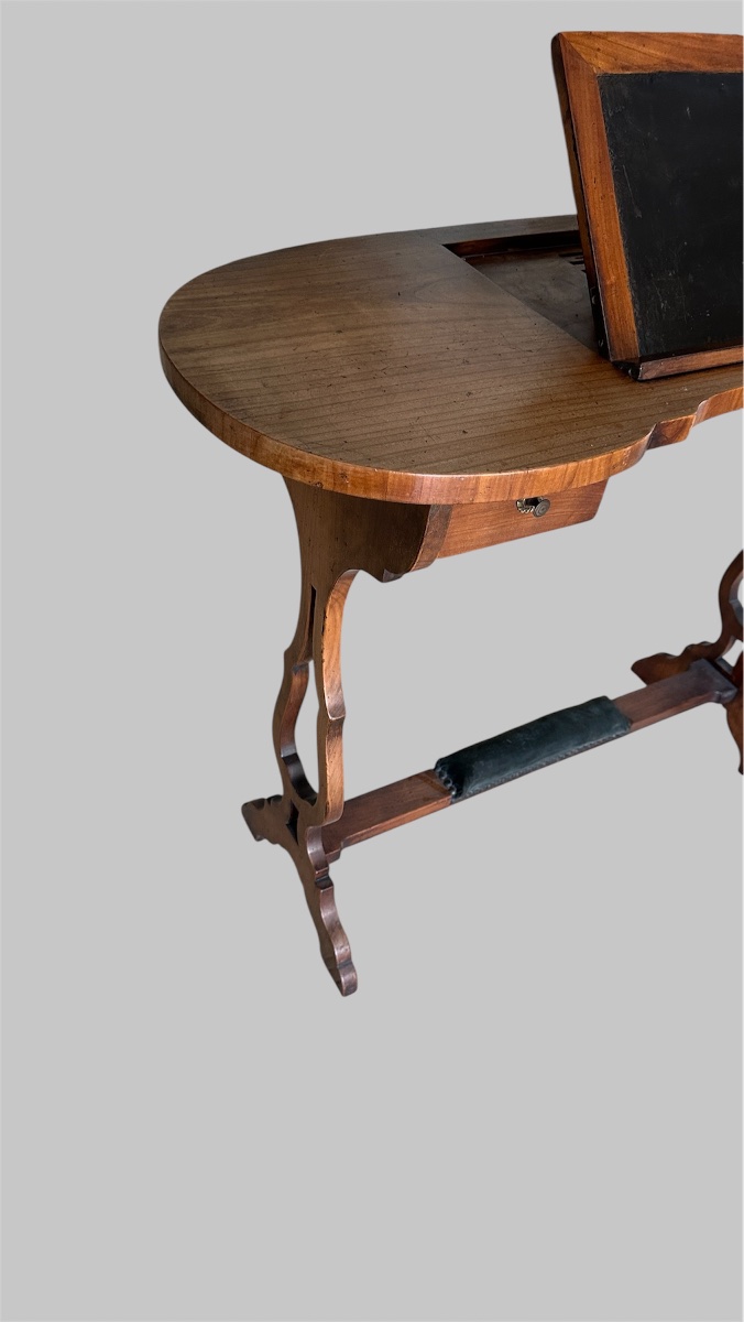 Élégante Table bureau  liseuse de forme rognon en bois fruitier naturel ciré-photo-3