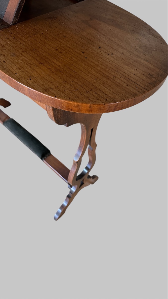Élégante Table bureau  liseuse de forme rognon en bois fruitier naturel ciré-photo-4
