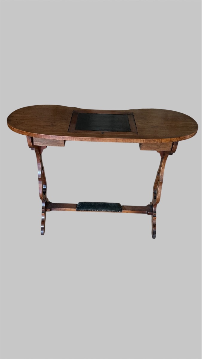 Élégante Table bureau  liseuse de forme rognon en bois fruitier naturel ciré-photo-1