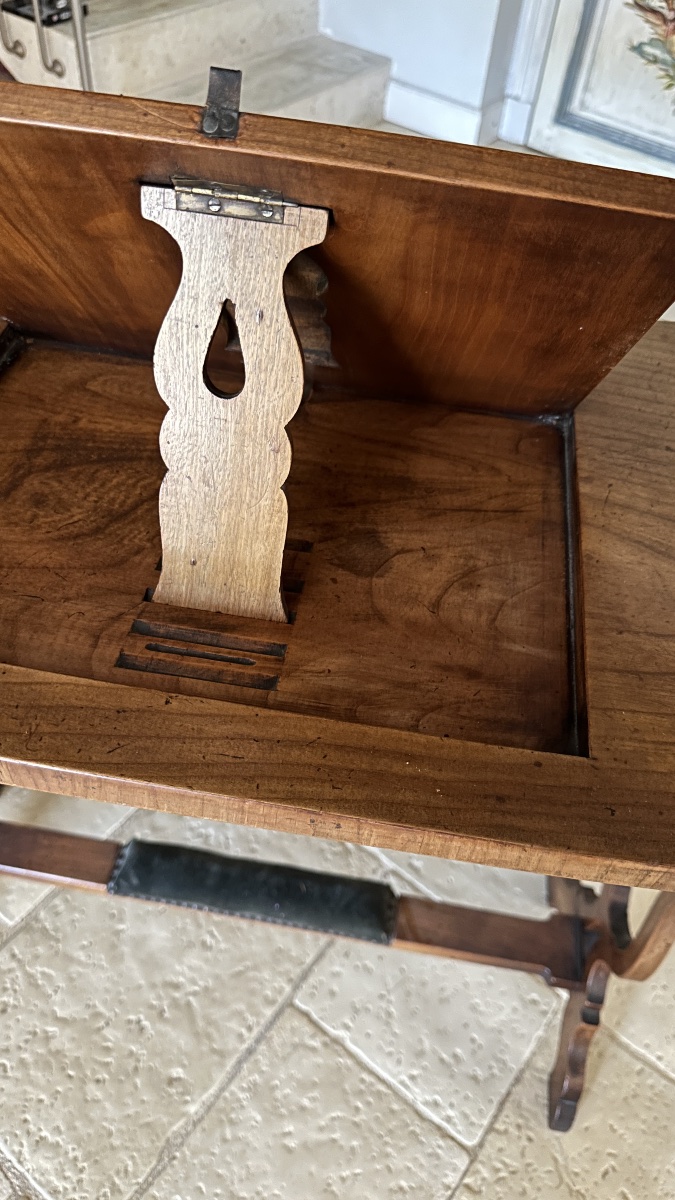 Élégante Table bureau  liseuse de forme rognon en bois fruitier naturel ciré-photo-2