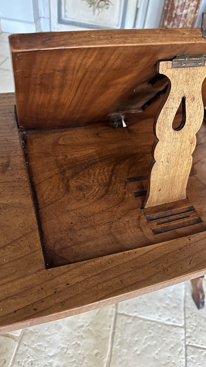 Élégante Table bureau  liseuse de forme rognon en bois fruitier naturel ciré-photo-3