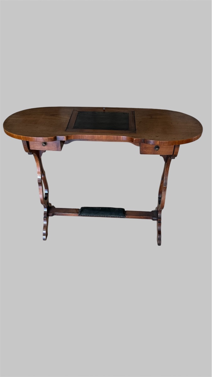 Élégante Table bureau  liseuse de forme rognon en bois fruitier naturel ciré-photo-8