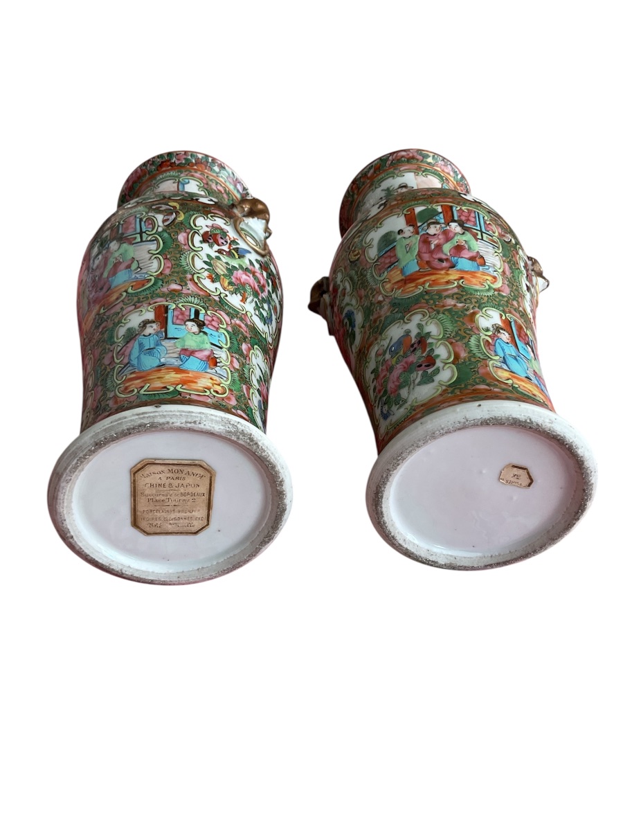 Paire de vases en porcelaine de Canton .