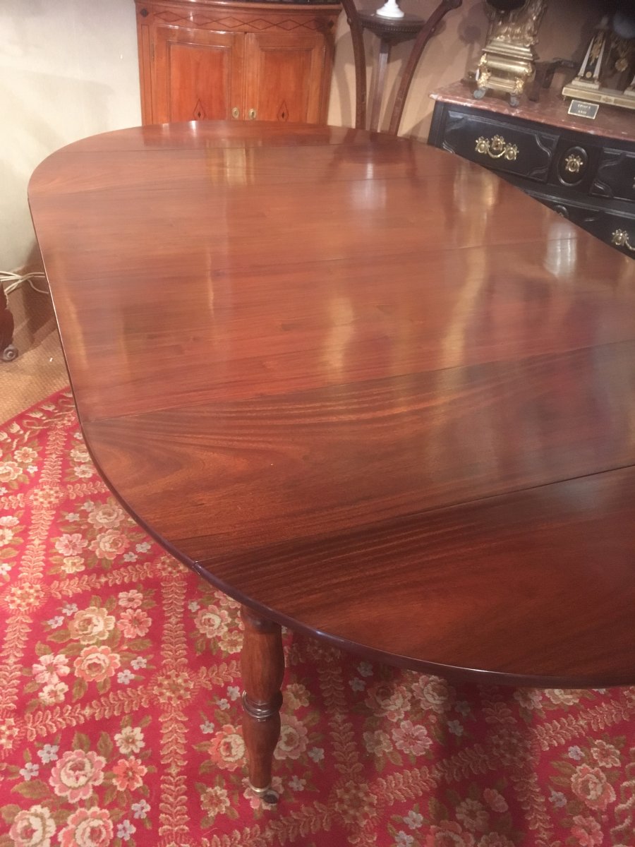 Large Table With 6 Feet -photo-2