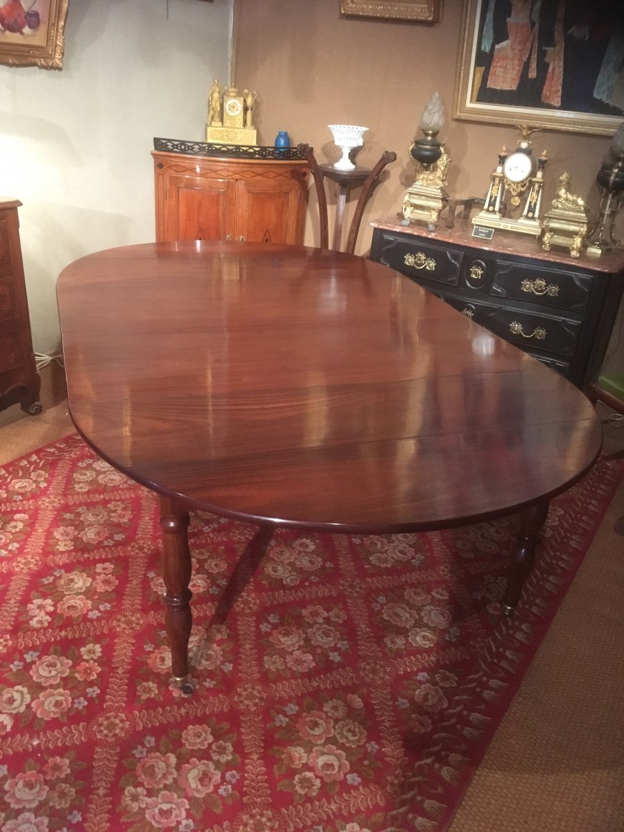 Large Table With 6 Feet 