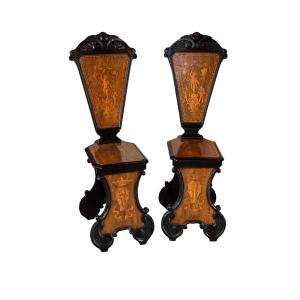 Rare paire d’escabelles marquetées du XIXe siècle