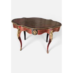 Table violon en marqueterie Boulle faite d’écaille rouge et de laiton . Époque Napoléon III .