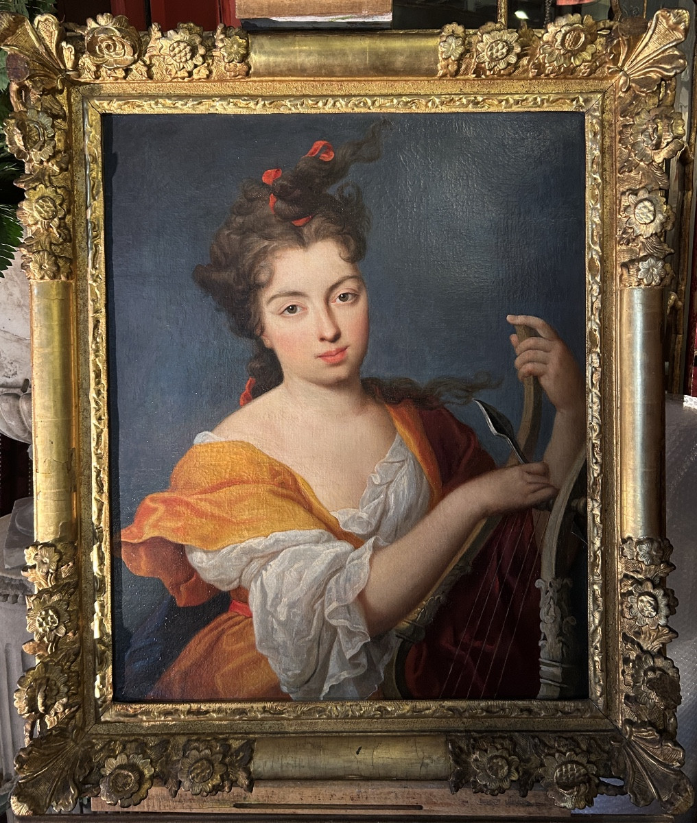 Portrait d’une élégante en Erato 