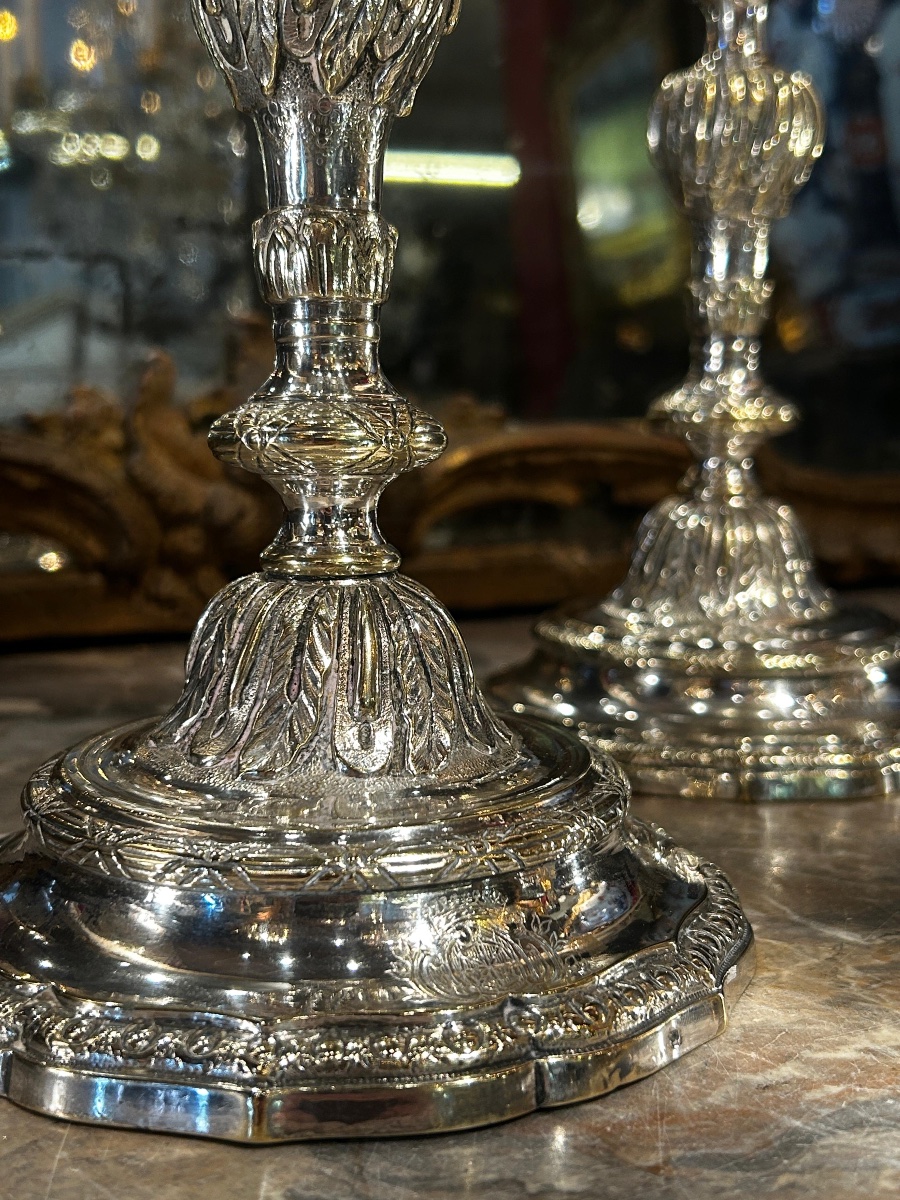 Paire de bougeoirs armoriés en métal argenté ep. Louis XV-photo-2