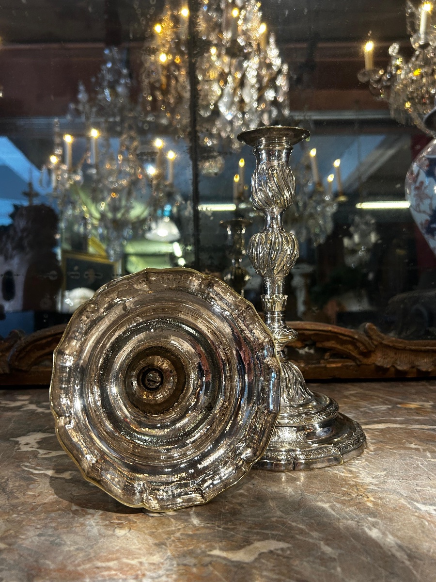 Paire de bougeoirs armoriés en métal argenté ep. Louis XV-photo-1