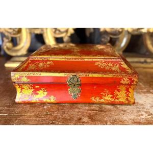 18th-century Coral-red Lacquered Wig Box By Martin