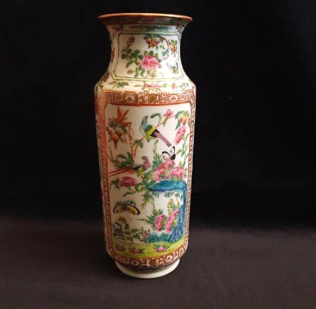 Vase En Porcelaine Canton Chine - XIXe Siècle