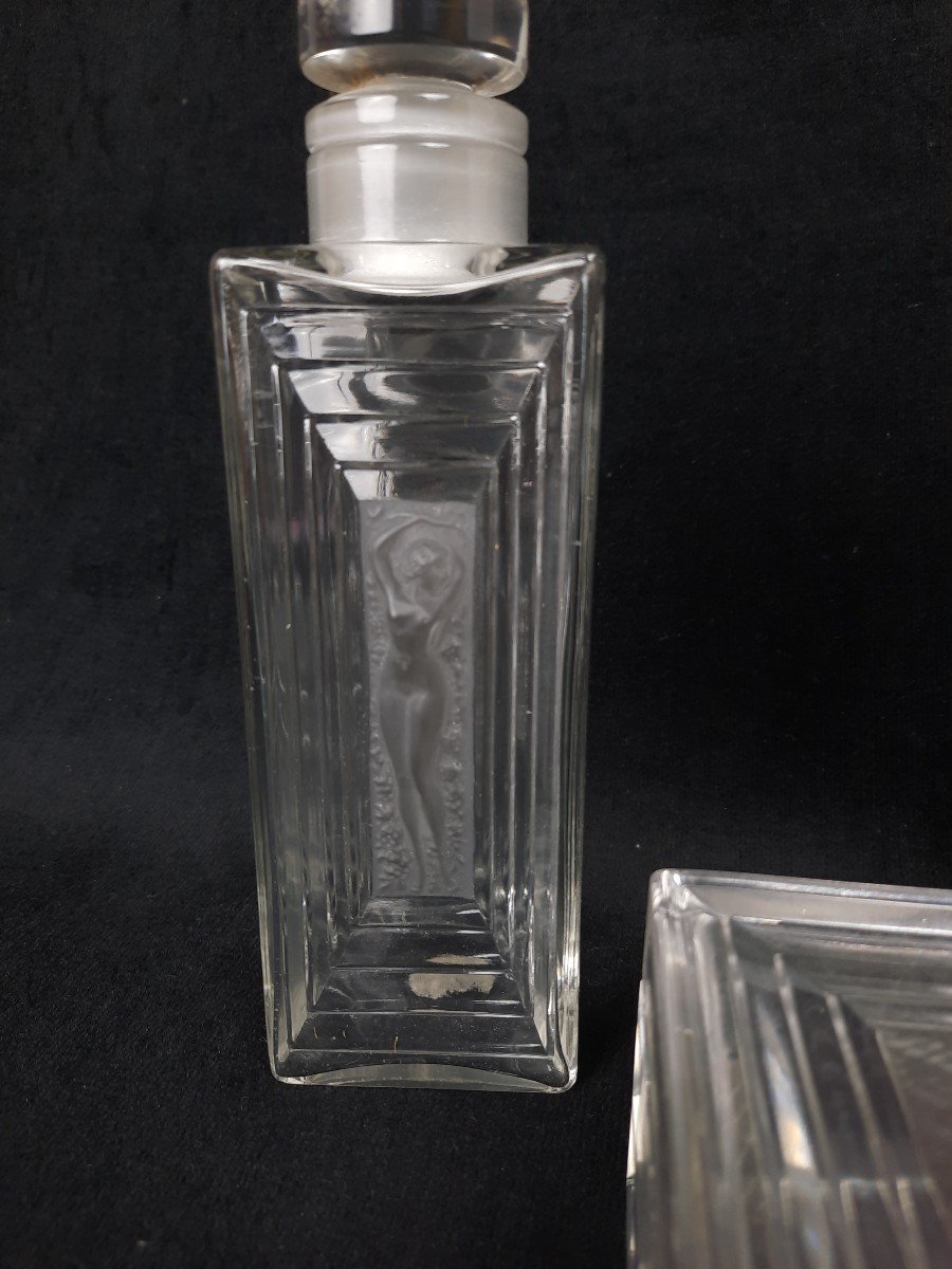 René Lalique - Set Of Crystal Bottles And A Box - Ducan-photo-2