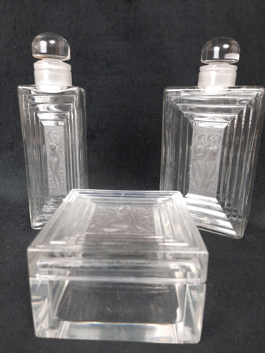 René Lalique - Set Of Crystal Bottles And A Box - Ducan-photo-4