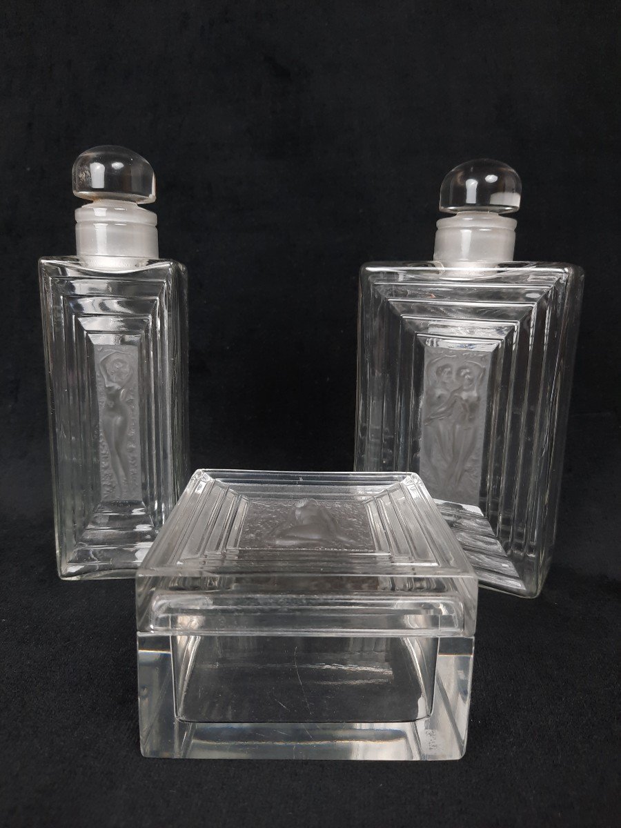 René Lalique - Set Of Crystal Bottles And A Box - Ducan