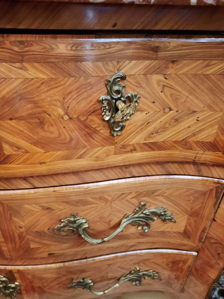 Commode en  marqueterie de palissandre époque  Louis XV (XVIIIe siècle) dessus marbre-photo-1