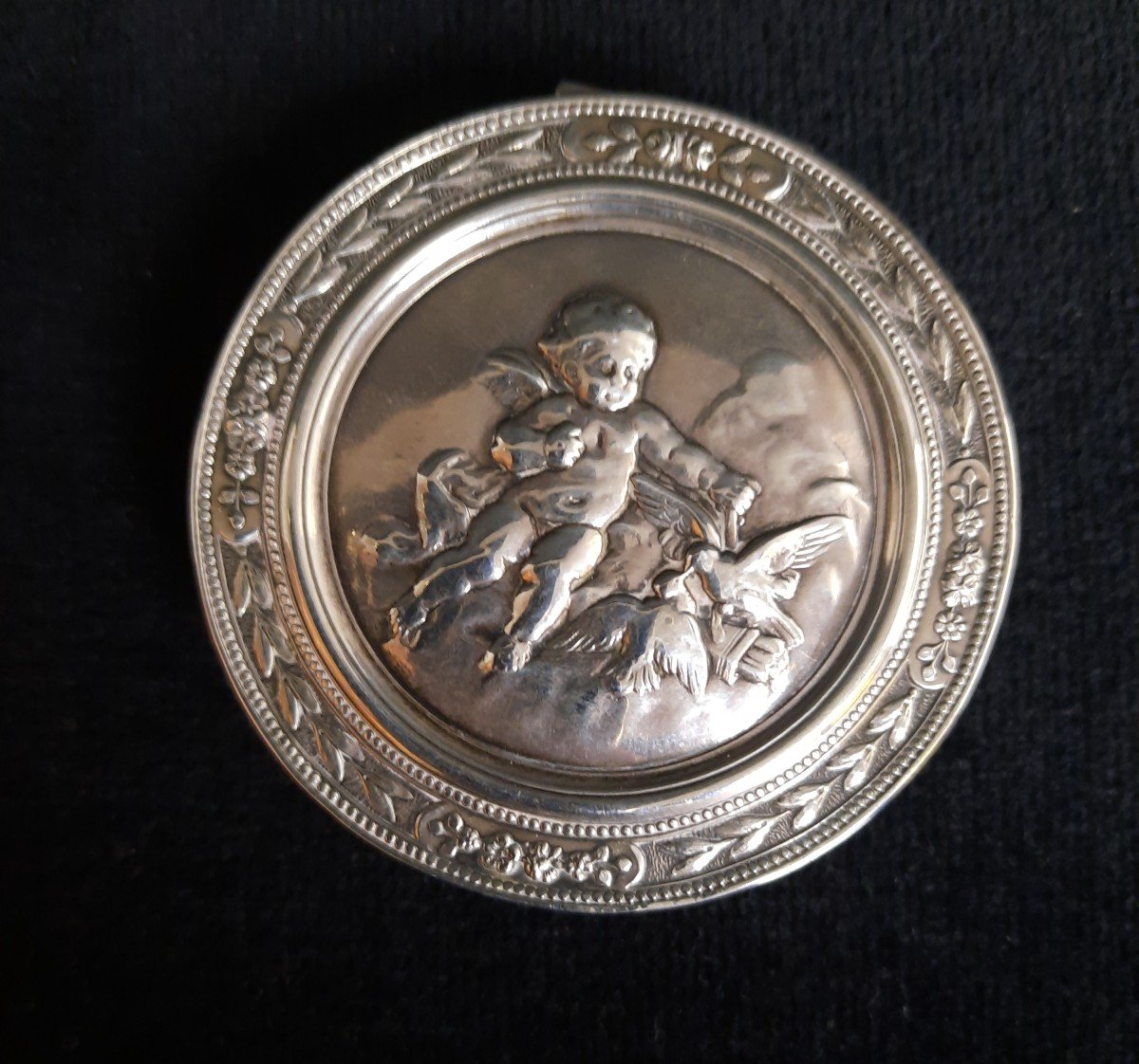 Round Putti Box In Silver Minerva (19th Century)