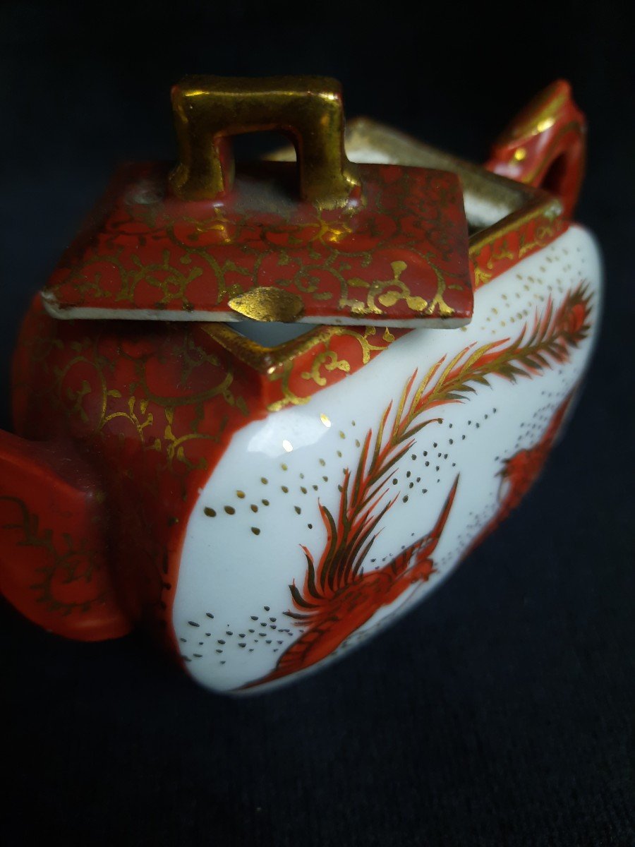Small Japanese Porcelain Teapot 19th Century-photo-2