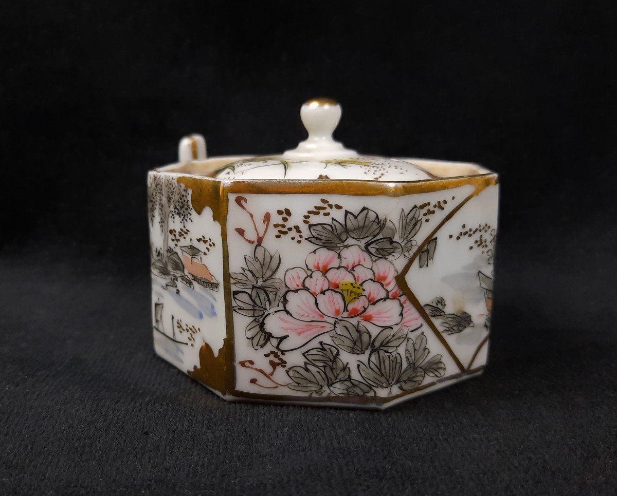 Petite Théière En Porcelaine Japon XIXe Siècle
