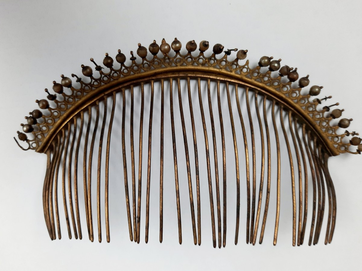 Peigne en métal et perles - XIXe siècle