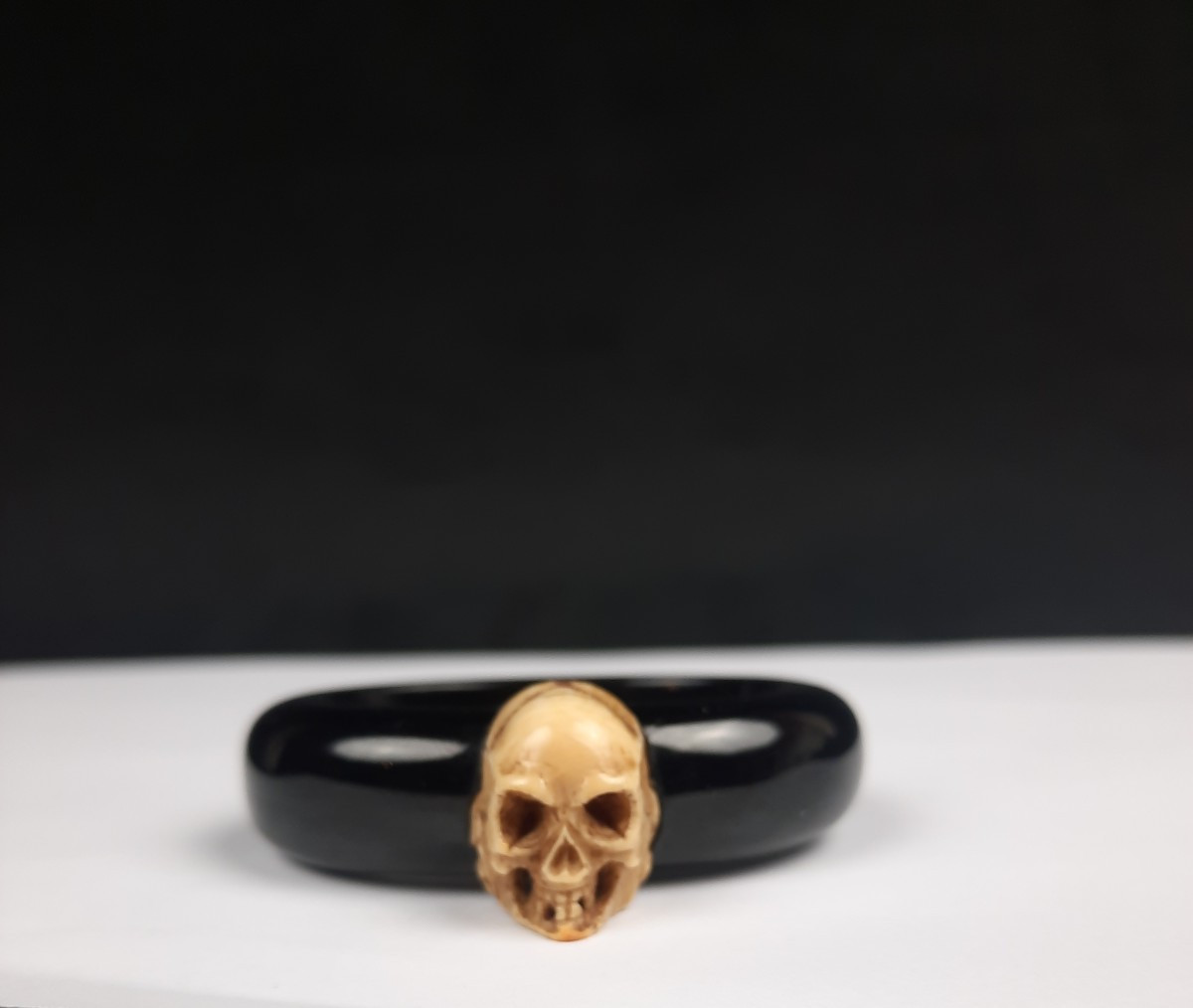 Lacquered Wooden Napkin Ring - Skull 20th Century